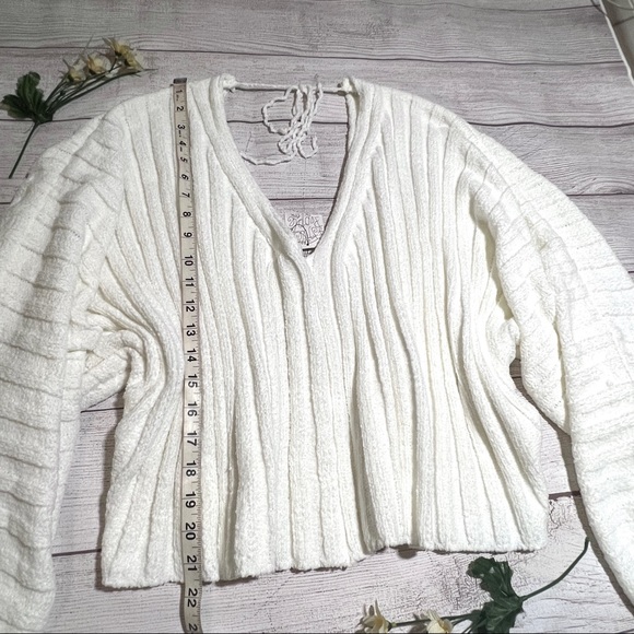 Free People Ribbed Balloon Sleeve V-Neck and Back Oversized Pullover Sweater - Picture 13 of 15